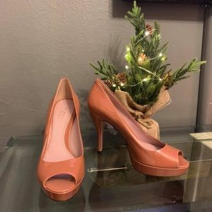 NWOT Gucci Patent Peep Toe Pump